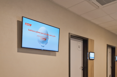 Ekrany DOOH w przychodniach i aptekach
