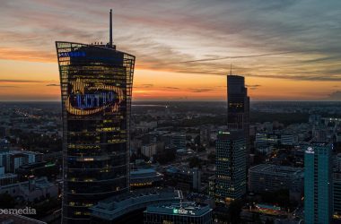 Dynamiczna iluminacja na wieży Warsaw Spire – dla tych, którzy mierzą wyżej