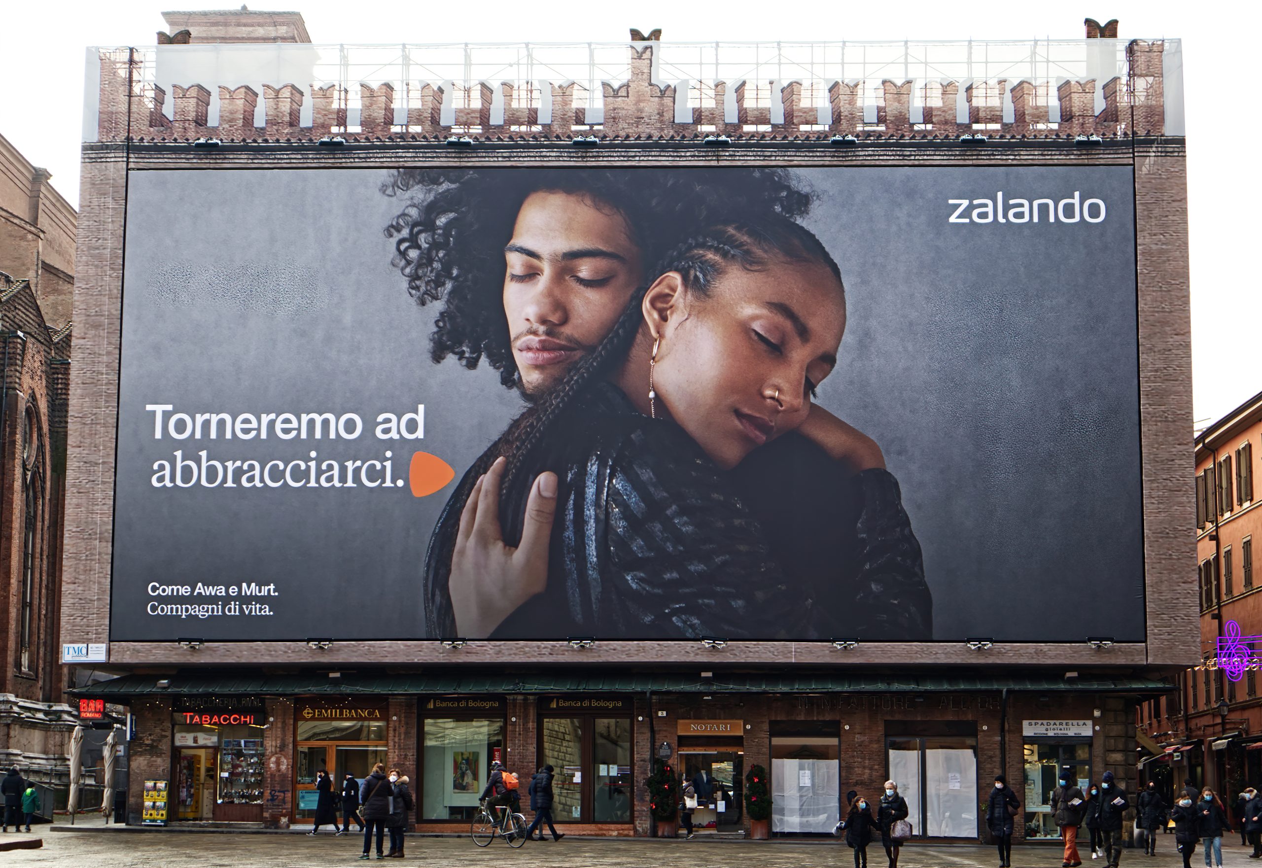 Różnice między reklamą OOH i DOOH a internetem, radiem, reklamą POS. 🥇 ...