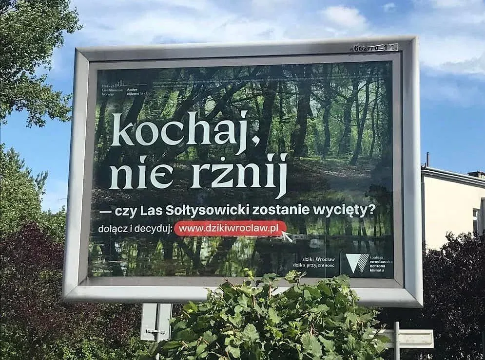 Billboard kampanii „Kochaj, nie rżnij” w obronie Lasu Sołtysowickiego