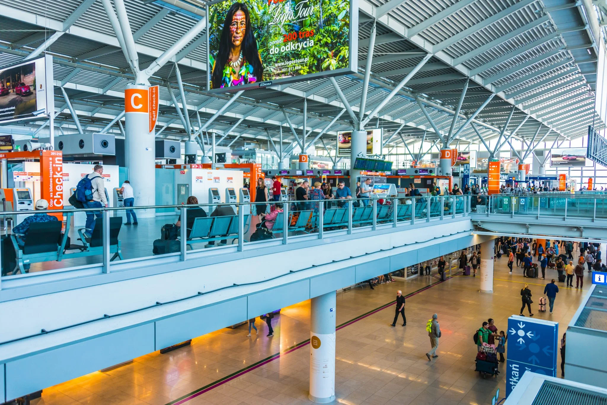 Airport Advertising in Poland: 10 Reasons Why It Works for Your Brand