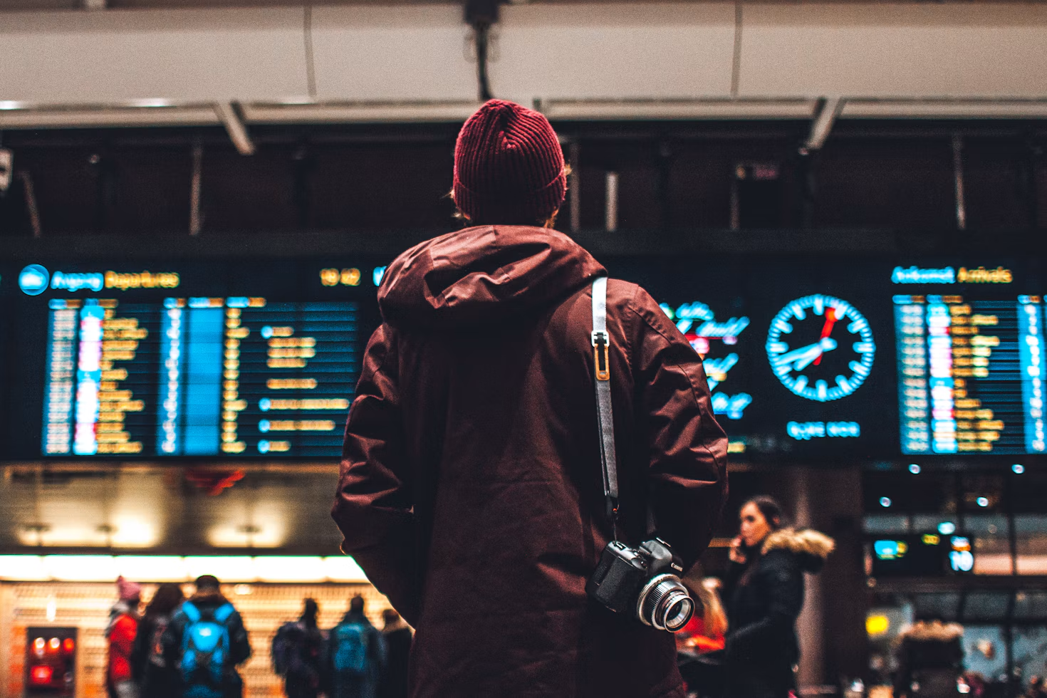 How to advertise in airports: formats and costs